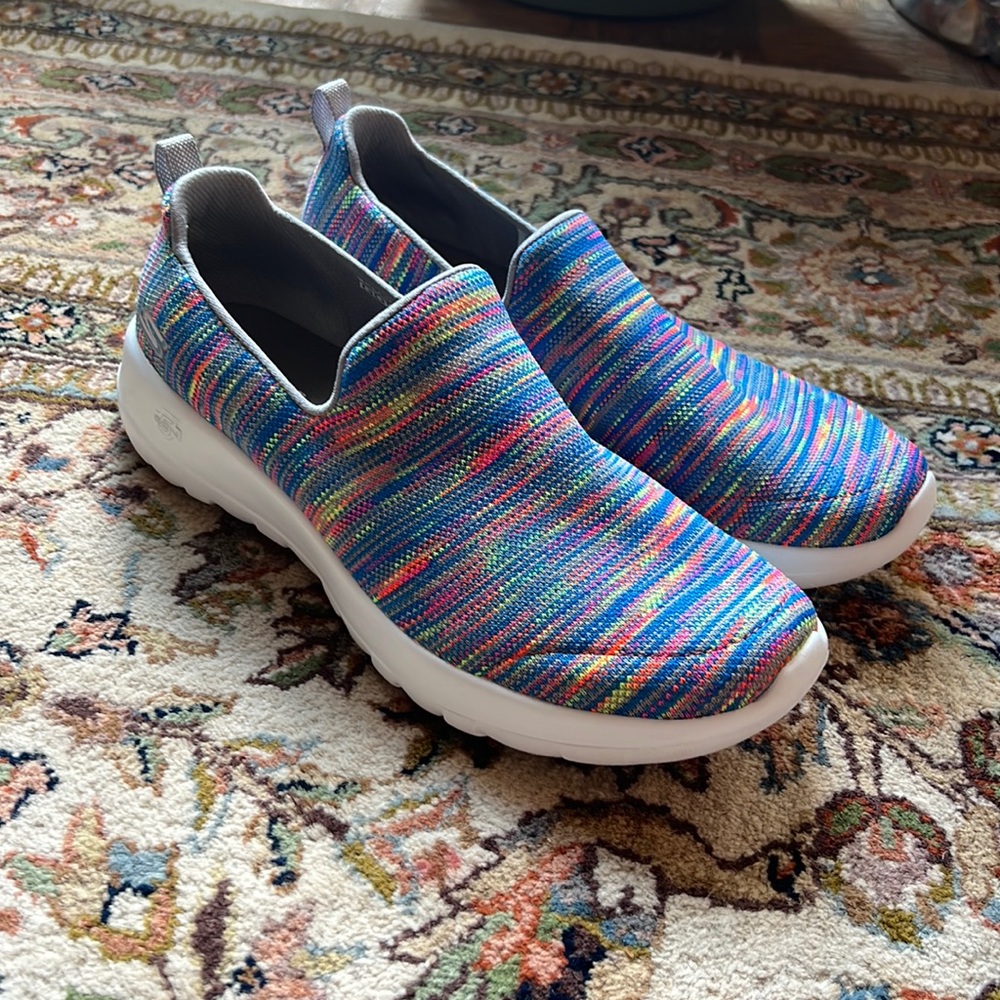 Like new sketchers goga max slip-on sneakers memory foam sole